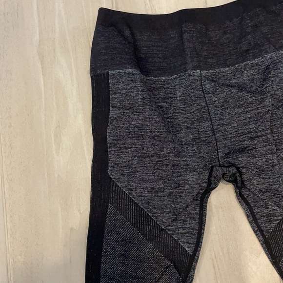 Fabletics Mid Rise Leggings - Picture 3 of 4